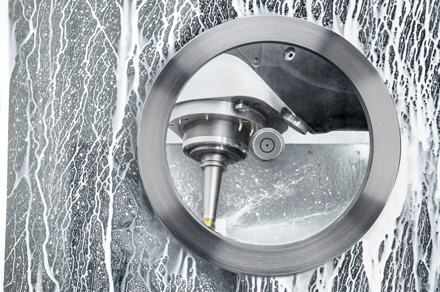 Rotoclear S3 spinning window keeping a clear view of the tool under coolant